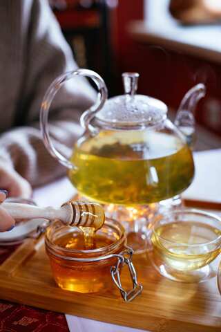 What is the Right Time to Drink Lemon Honey Tea As Per Ayurveda