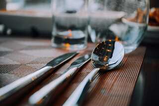 5 Benefits of Eating in Silver Utensils