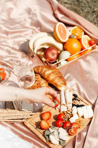 6 Easy Snacks You Can Quickly Serve Your Guests
