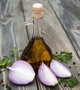 How to Make Onion Oil for Hair at Home