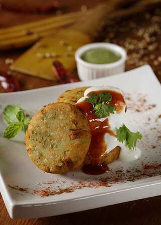 5 Simple Steps to Make Crispy Indian Aloo Tikki
