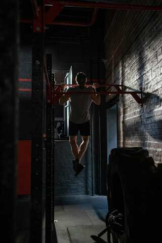 6 Surprising Benefits of a Late-Night Workout