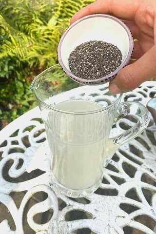 5 Surprising Benefits of Adding Chia Seeds to Cinnamon Water