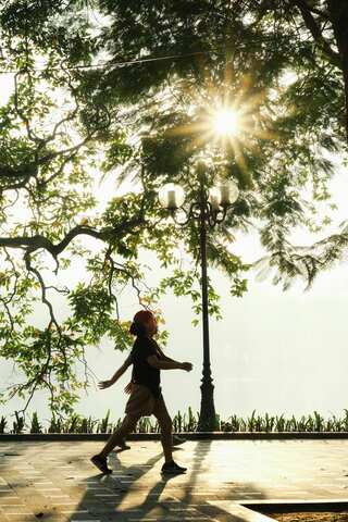 Empty Stomach Walk vs Post Meal Walk: Which Helps in Weight Loss?
