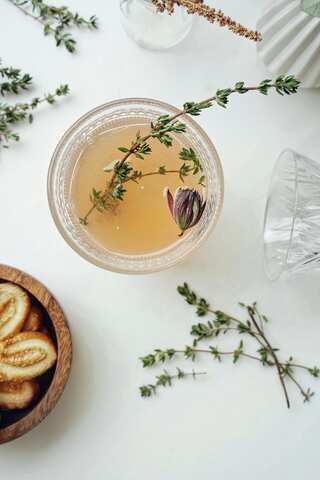 5 Herbal Teas to Reduce Stress
