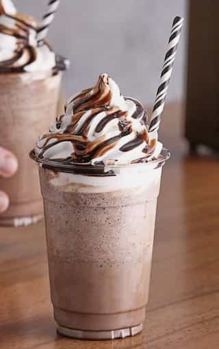 5 Easy Steps to Make a Delicious Chocolate Milkshake

