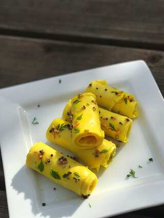 5 Simple Steps to Make Delicious Khandvi at Home
