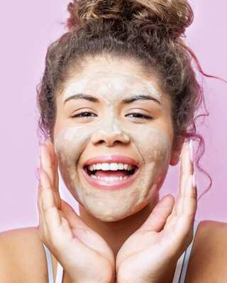 5 Amazing Benefits of Fuller’s Earth (Multani Mitti) for Healthy Skin
