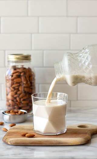 Oat Milk Vs Coconut Milk: Which is Better