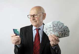 Finance 101: 5 Smart Ways to Use Credit Cards to Your Advantage
