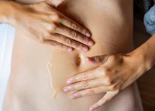 Benefits of Applying Oil to Your Belly Button
