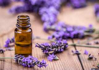 How to Make DIY Essential Oil Blends for Hair Growth
