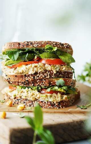 5 Simple Steps to Make Sprouts and Chickpea Salad Sandwich