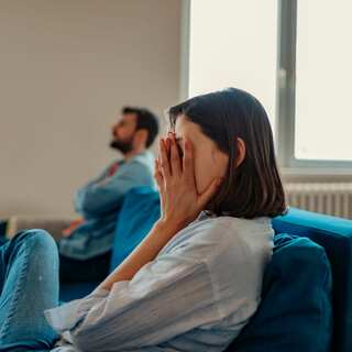 What Is Stonewalling? This Is How It Hurts Your Relationships
