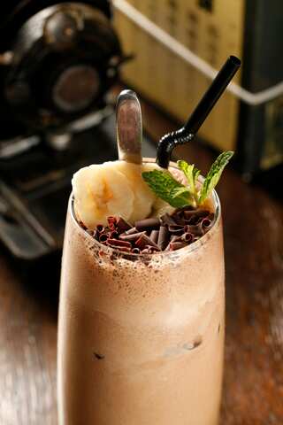 Healthy and Delicious Chocolate Banana Smoothie Recipe