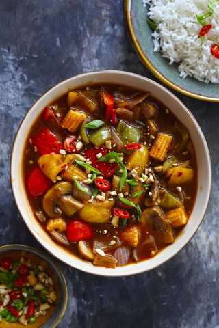 Make This Delicious Hot Garlic Sauce With Vegetables.