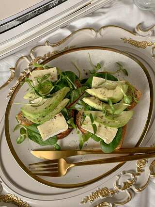 5 Superfoods That Contain Healthy Fats