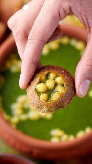 5 Mouthwatering Gol Gappas (Pani Puri) Flavours You Must Try
