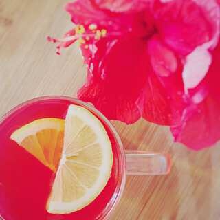 Why Hibiscus Tea Is Your Best Friend to Treat Bloating