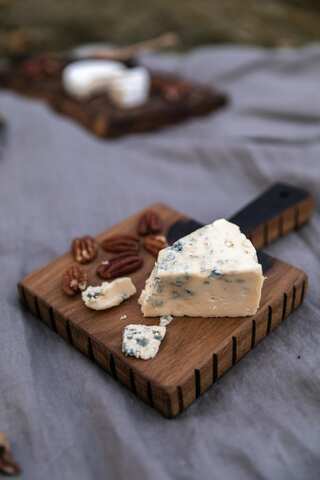 5 Benefits of Eating Blue Cheese