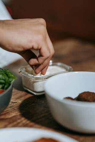 5 Creamy Yoghurt-Based Dips for Any Occasion