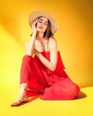 5 Psychological Reasons We Love Wearing Red